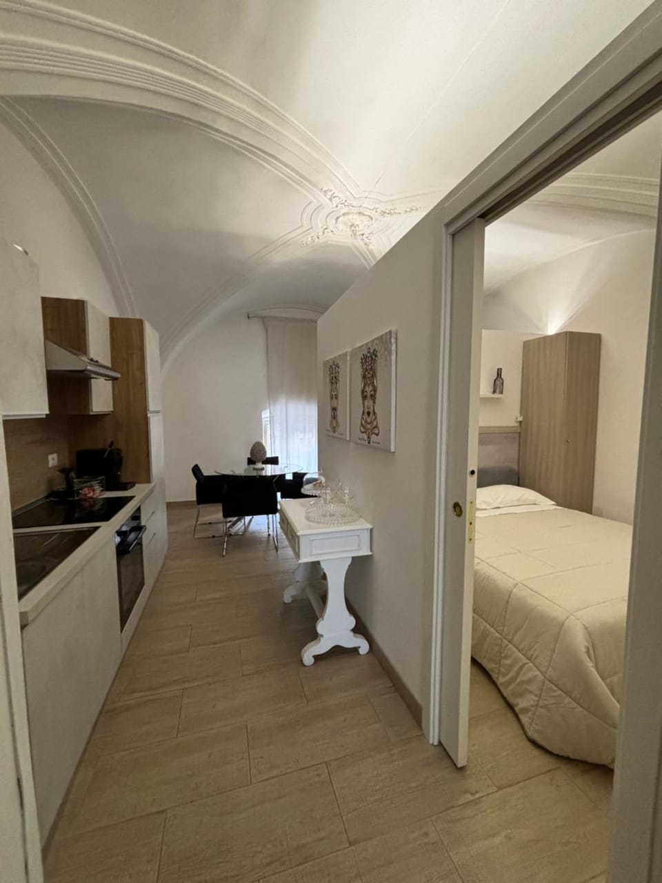 Kitchen or kitchenette, Dining area, Bedroom
