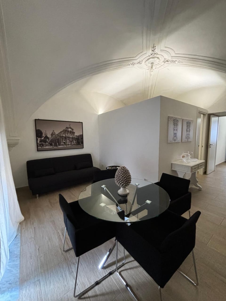 Living room, Seating area, Dining area