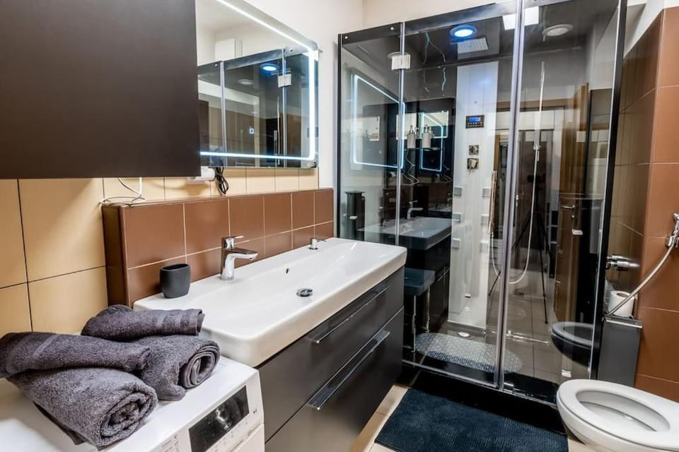 Shower, Bathroom, towels, washing machine, dryer