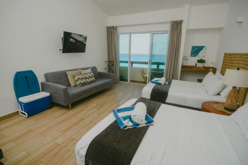 Communal lounge/ TV room, Bed, TV and multimedia, Living room, Photo of the whole room, Seating area, Bedroom
