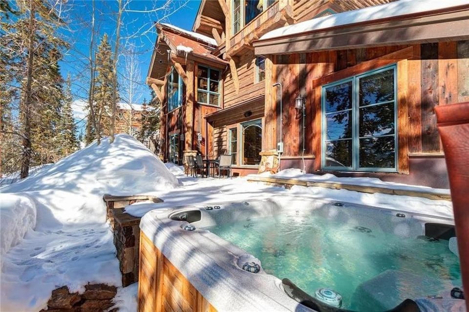 Rustic-elegance wrapped in custom mountain luxury, steps from Baldy Hiking Trail and shuttle stop House in Summit County