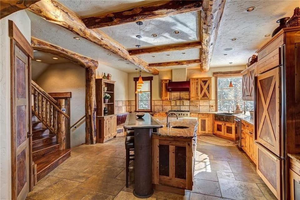 Rustic-elegance wrapped in custom mountain luxury, steps from Baldy Hiking Trail and shuttle stop House in Summit County