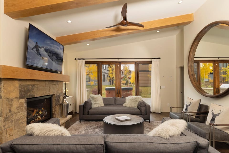 LUXURY HOME by the river! Walk to Shuttle, Hot Tub, Fire Pit, designer finishes!! House in Breckenridge