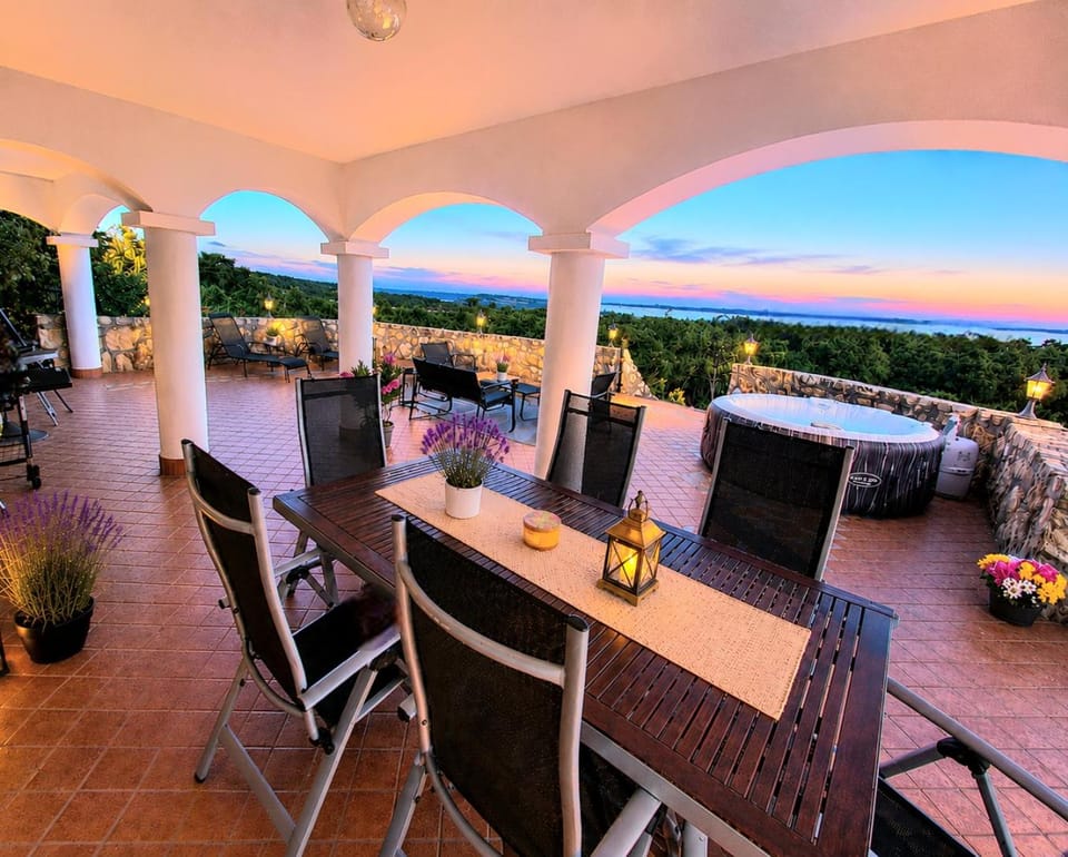 Patio, Natural landscape, View (from property/room), Balcony/Terrace