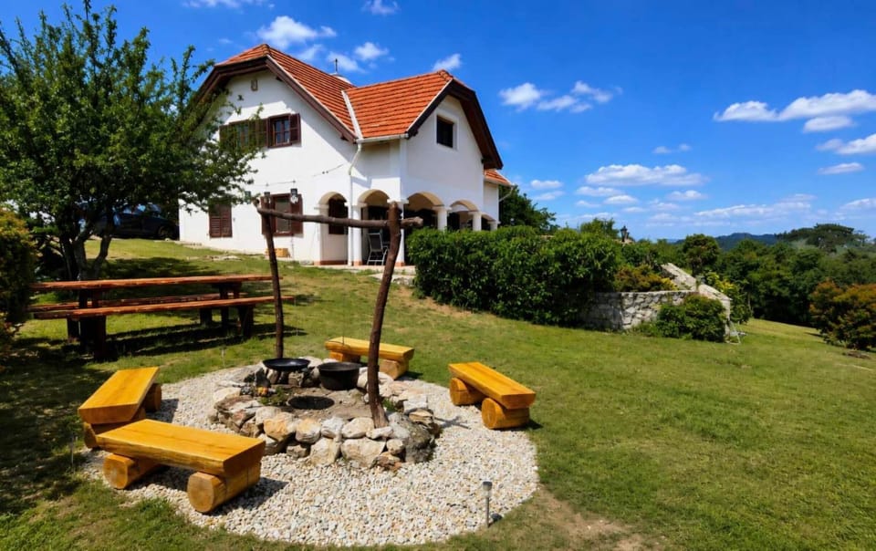 Property building, Day, Natural landscape, Garden, Garden view