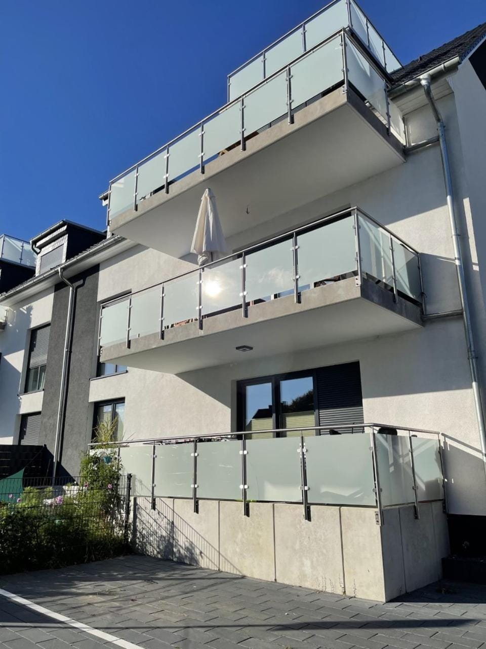 Apartment 4 Zimmer 111 Qm Küche, großes Balkon, 2x Bad Auto Parkplatz Citynah Braunschweig Apartment in Brunswick