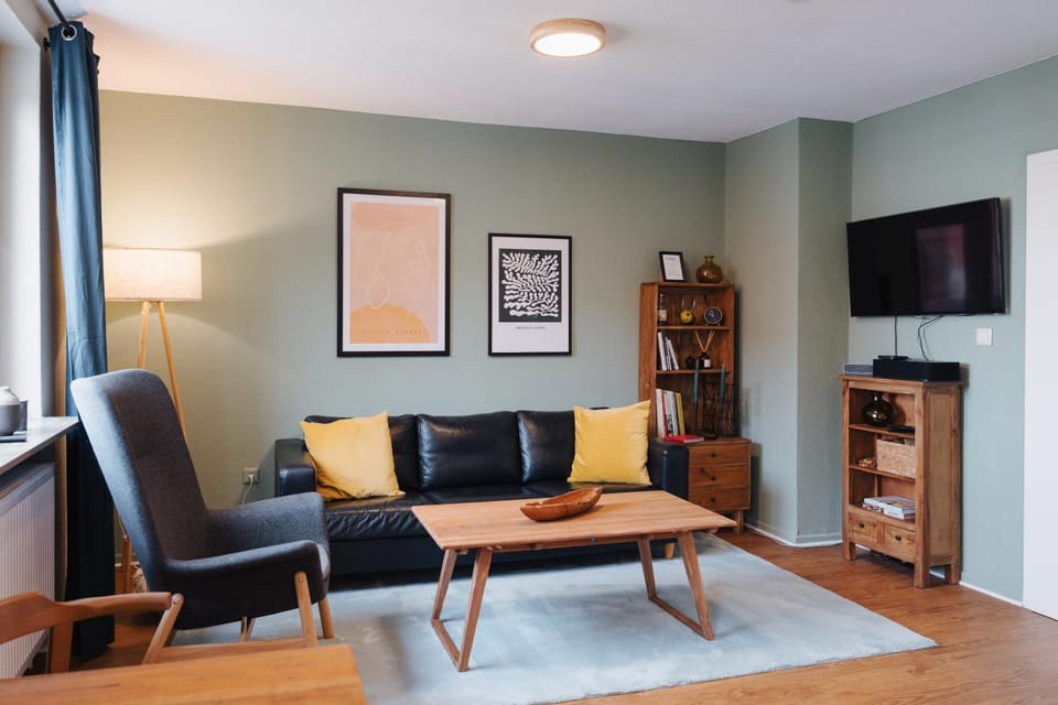 Communal lounge/ TV room, TV and multimedia, Living room, Seating area, Evening entertainment