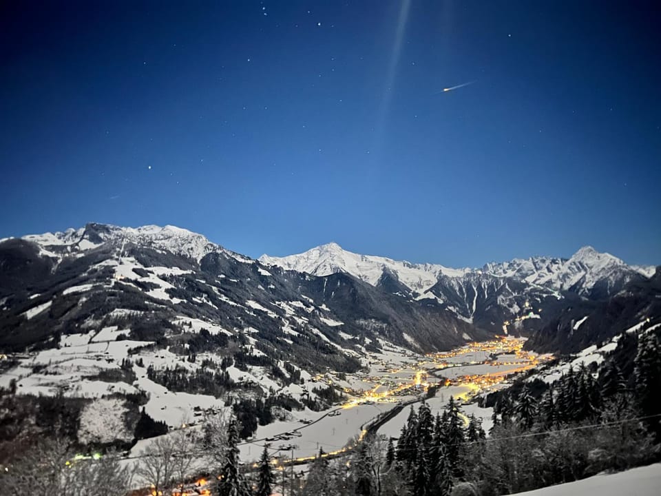 Ferienhaus Zillertal Panorama Blick Balkon Sauna Apartment in Tyrol