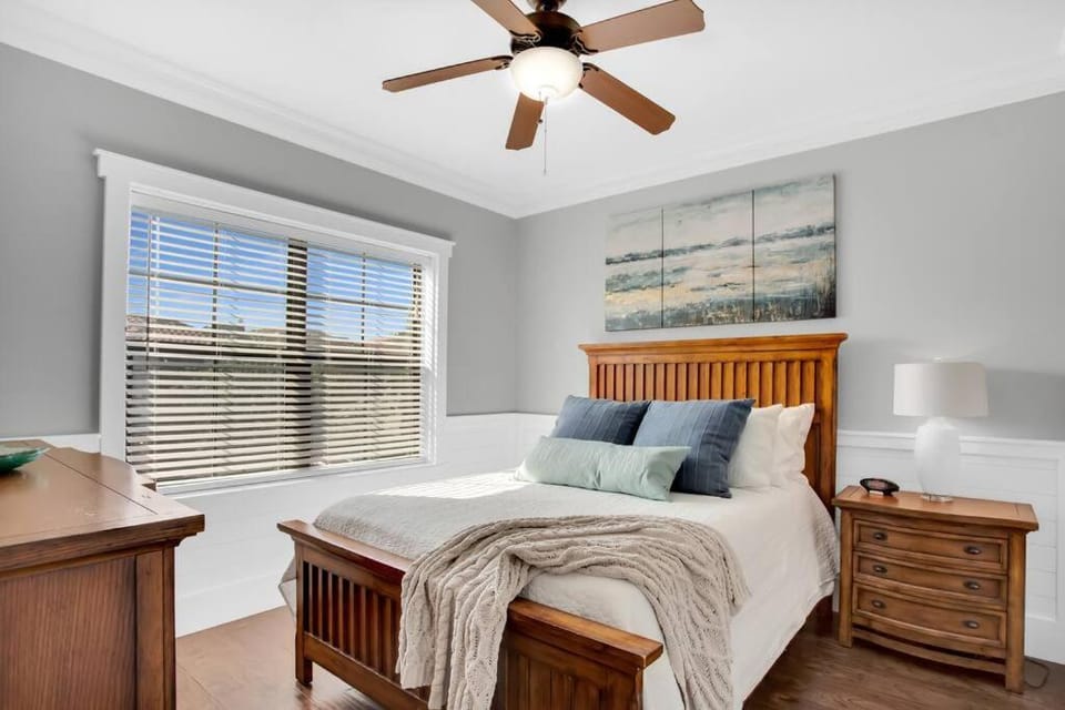 Large 4 bedroom with bunk room and 2 golf carts! House in Miramar Beach