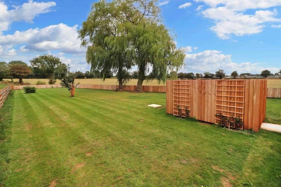 Unique Cottage Next to Wildlife Park - Sleeps 6 House in England