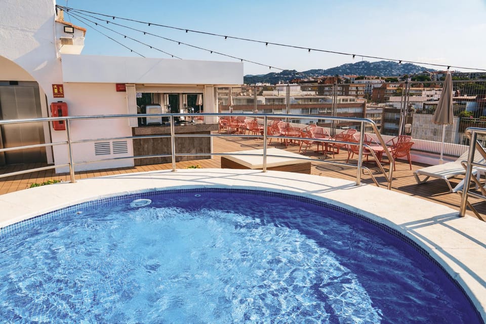 Nearby landmark, Off site, Balcony/Terrace, Swimming pool, Swimming pool