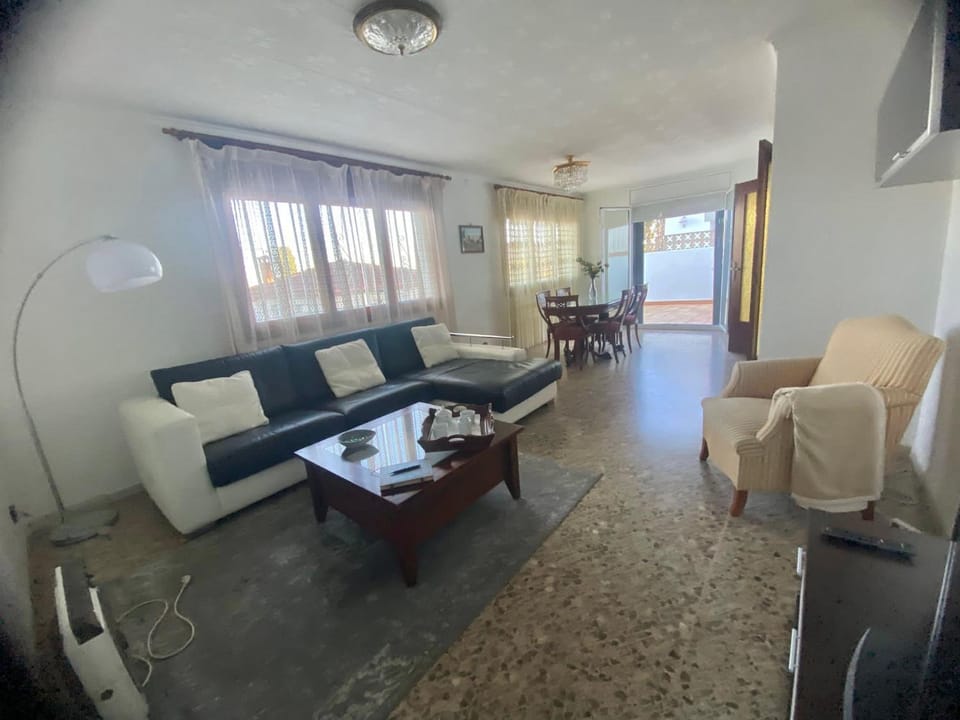 TV and multimedia, Living room, Seating area, Dining area