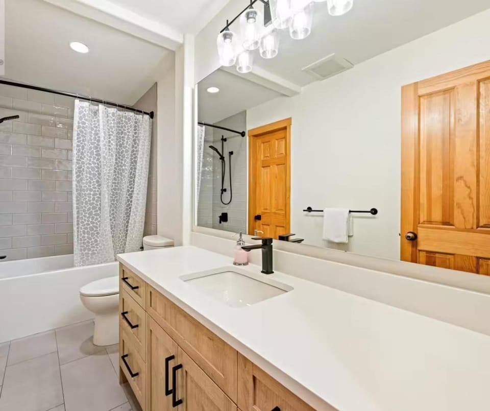 Shower, Toilet, Bathroom, Bath