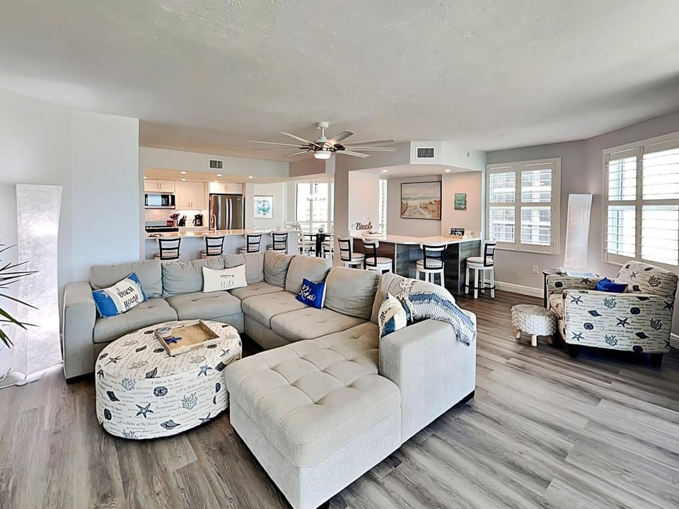 Kitchen or kitchenette, Living room, Seating area, Dining area, furniture, air conditioner