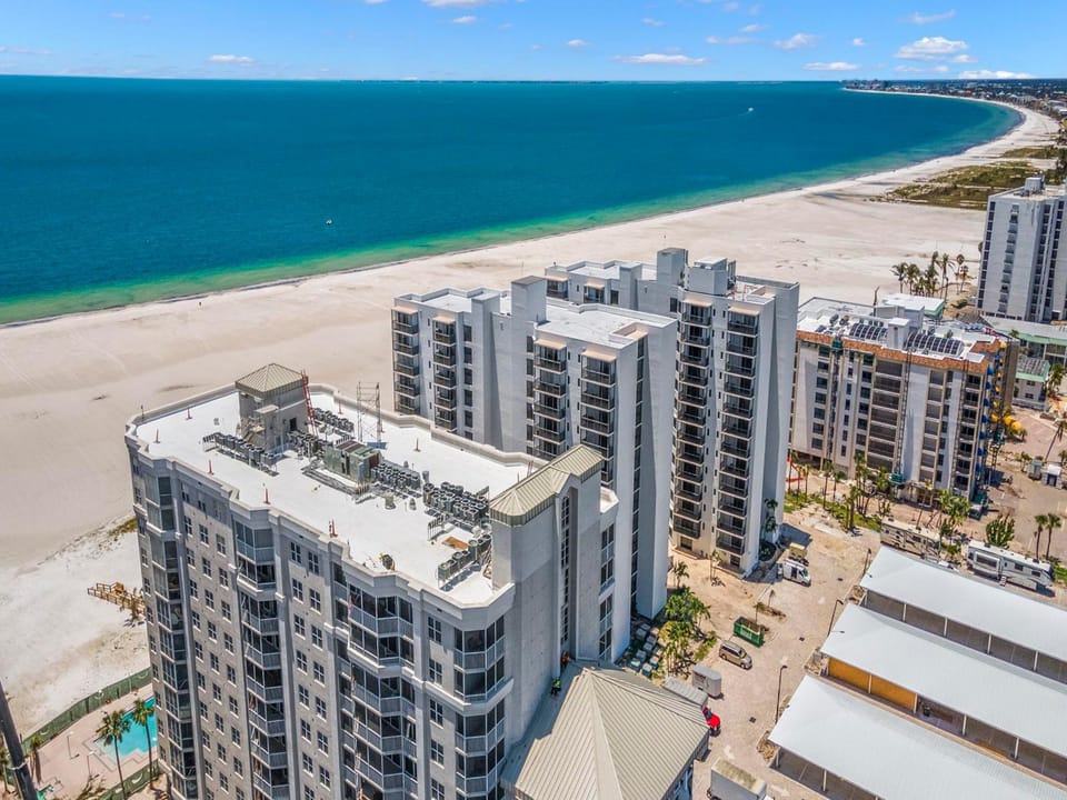 Property building, Bird's eye view, Beach, Sea view, Swimming pool