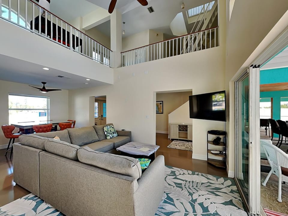 TV and multimedia, Living room, Seating area, furniture