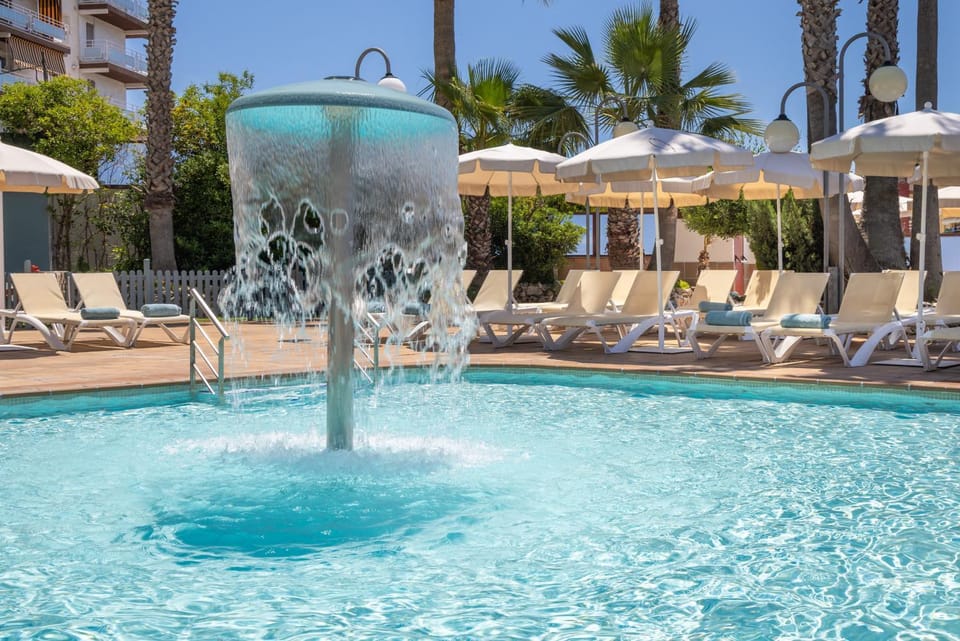 Children play ground, Solarium, Swimming pool, sunbed