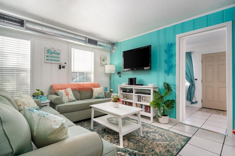 TV and multimedia, Living room, Seating area, furniture, air conditioner
