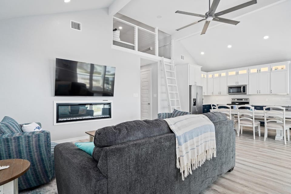 TV and multimedia, Kitchen or kitchenette, Living room, Seating area, fireplace, furniture