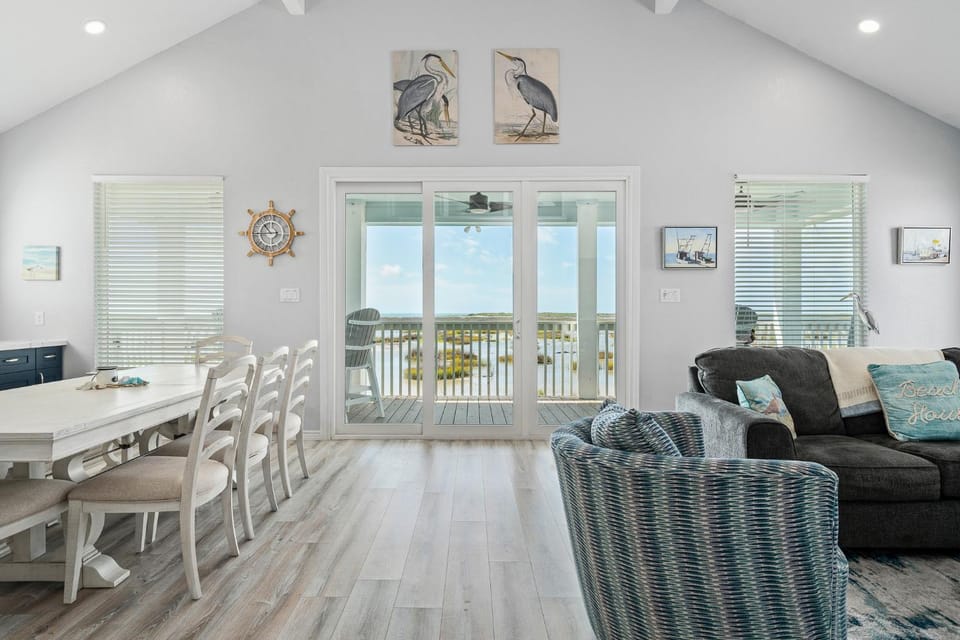 Balcony/Terrace, Living room, Seating area, Dining area, furniture