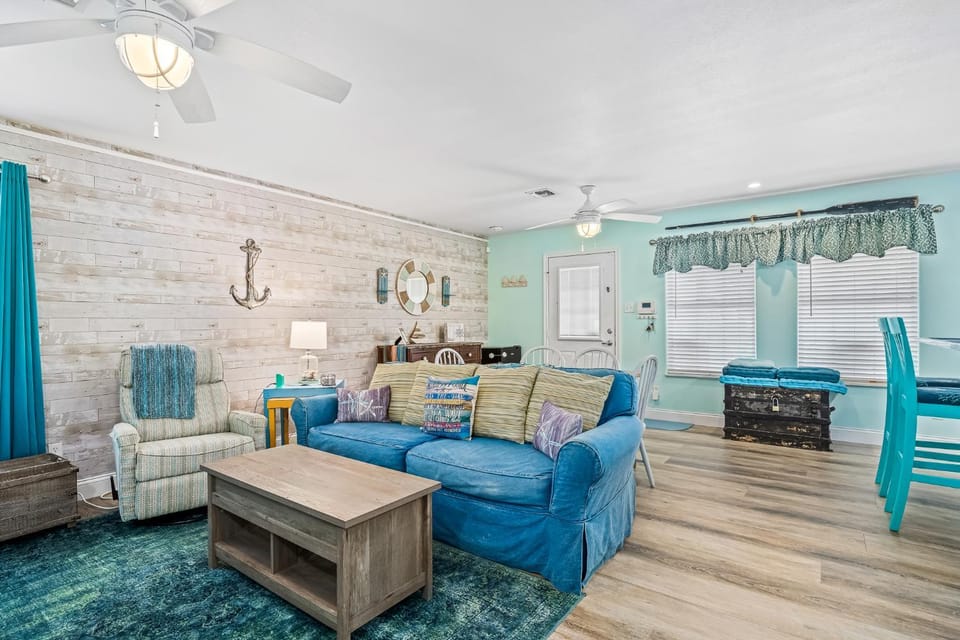 Living room, Seating area, furniture