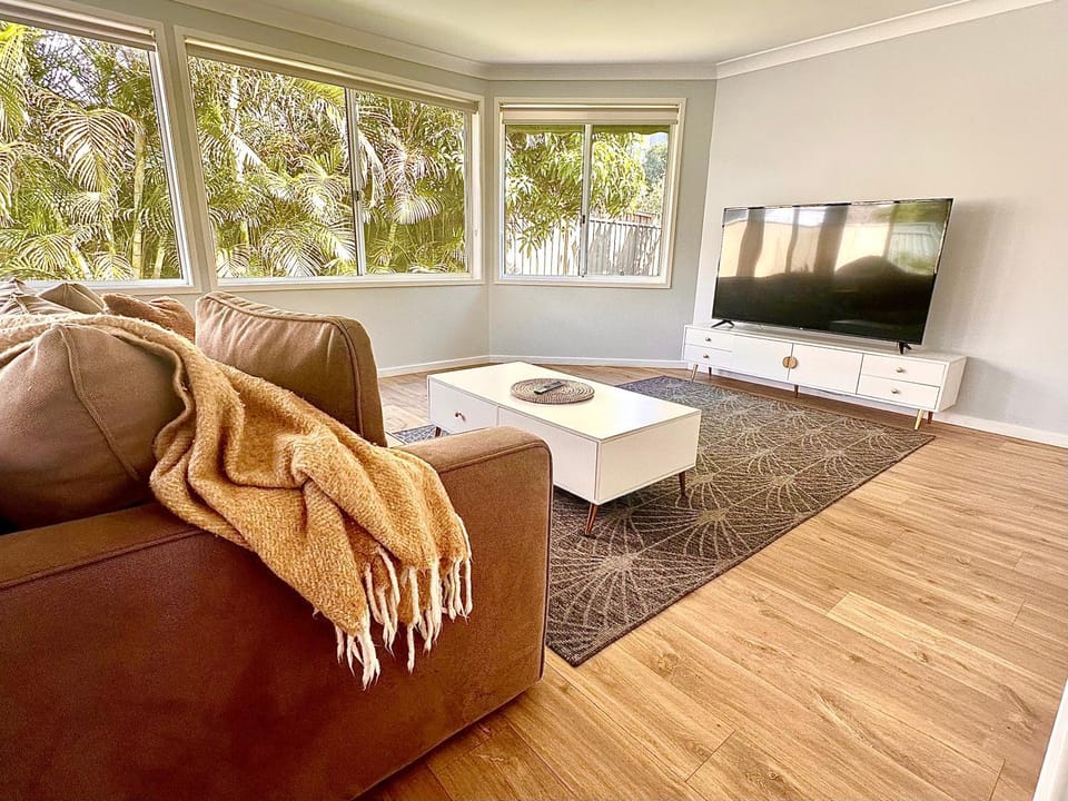 Day, TV and multimedia, Living room