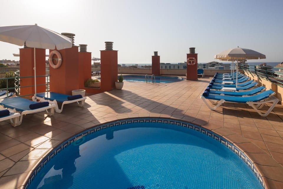 Lounge or bar, City view, Mountain view, Sea view, Street view, Swimming pool