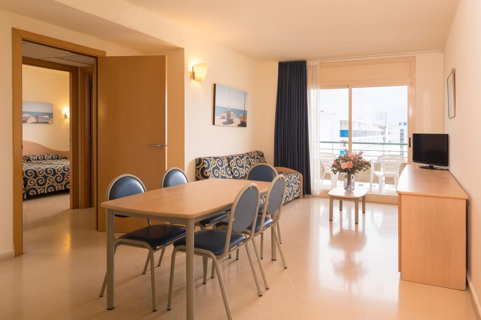 Living room, Dining area, Bedroom, City view, Street view