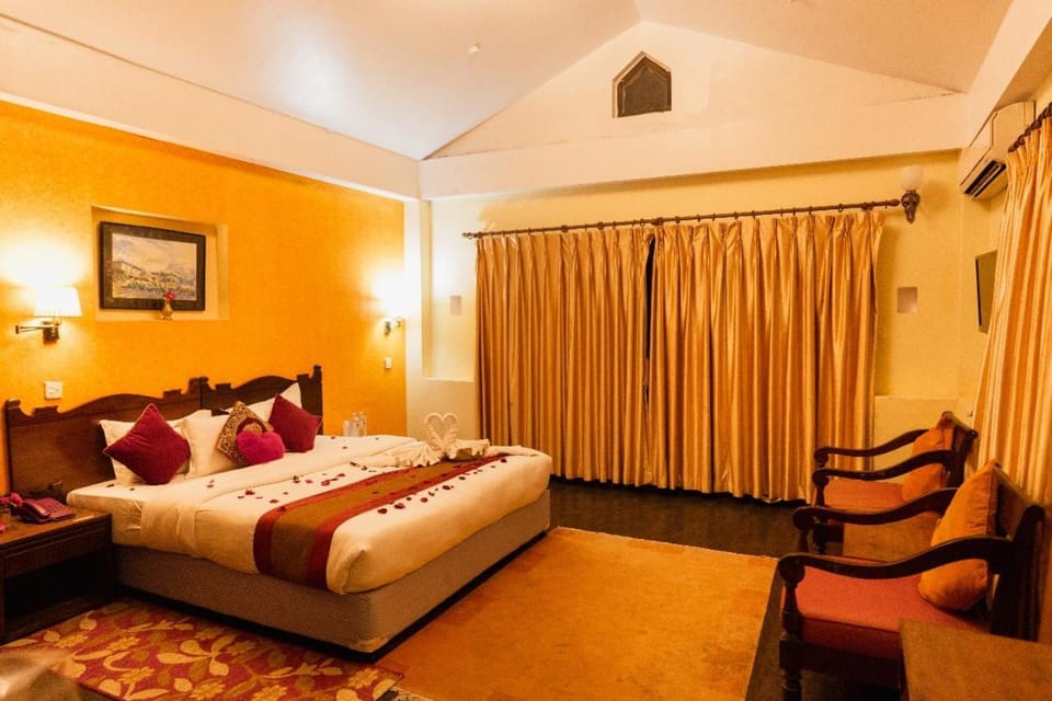 Bed, TV and multimedia, View (from property/room), Bedroom