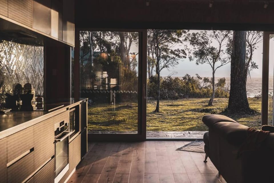 Day, Natural landscape, Living room, Seating area