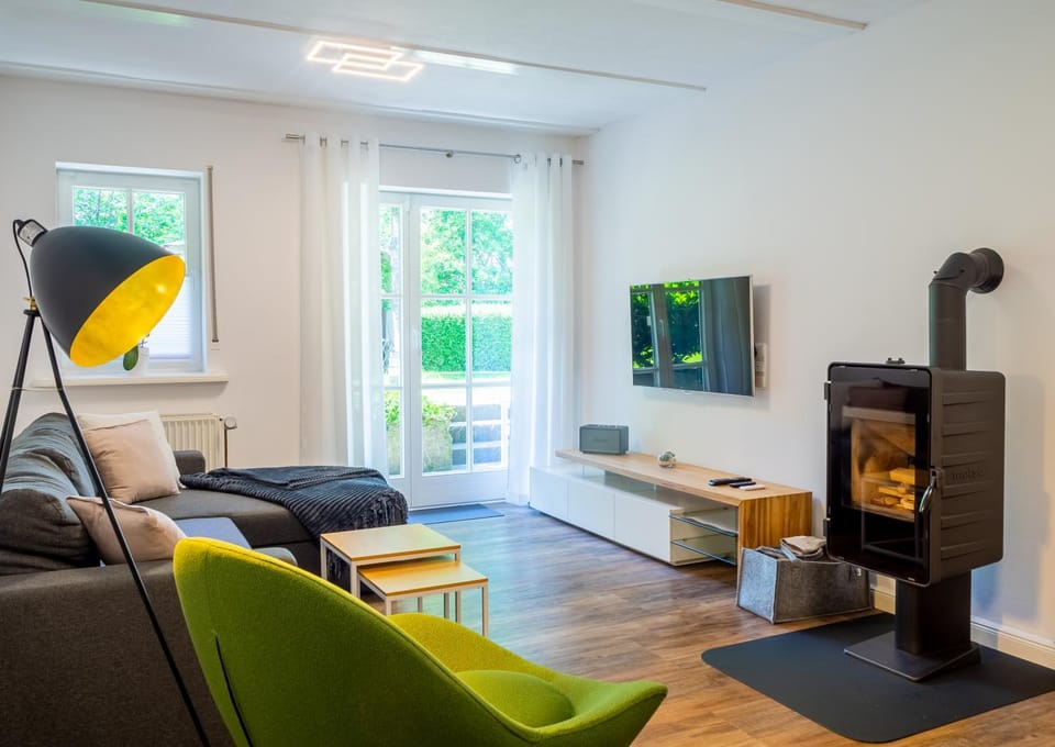 Communal lounge/ TV room, TV and multimedia, Living room