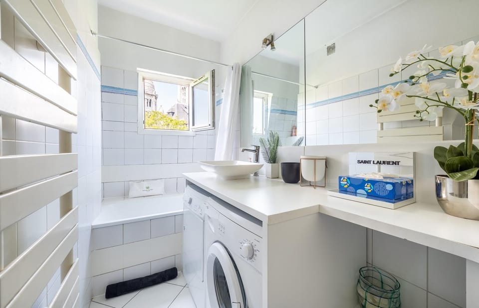 Bathroom, Bath, towels, washing machine, dryer