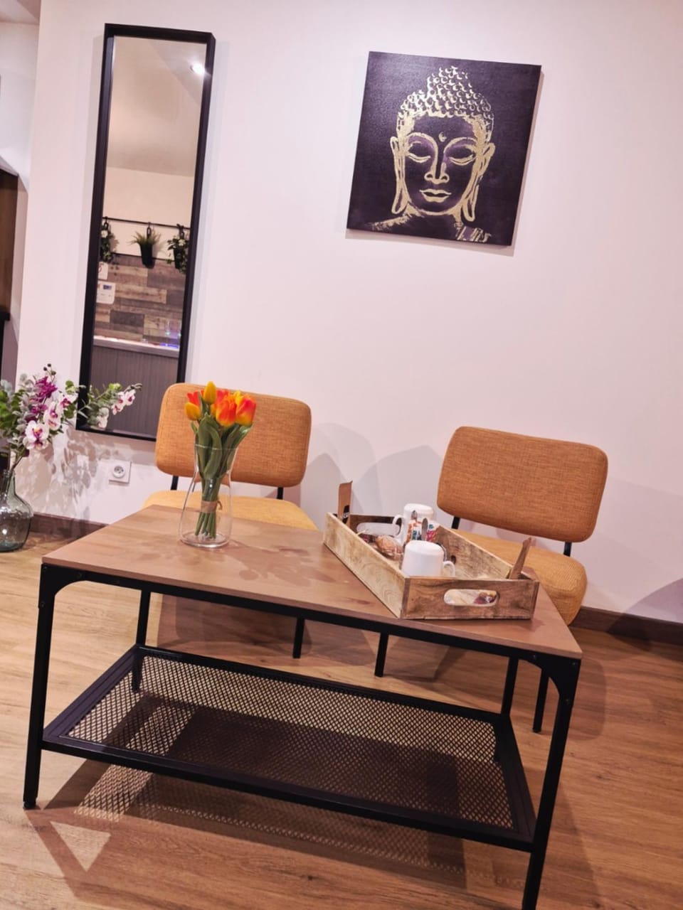 Living room, Seating area, Breakfast, Lunch