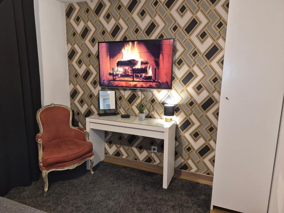 Living room, Seating area, internet