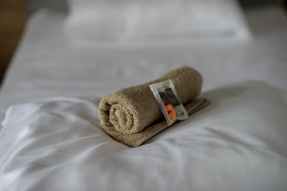 Bed, towels