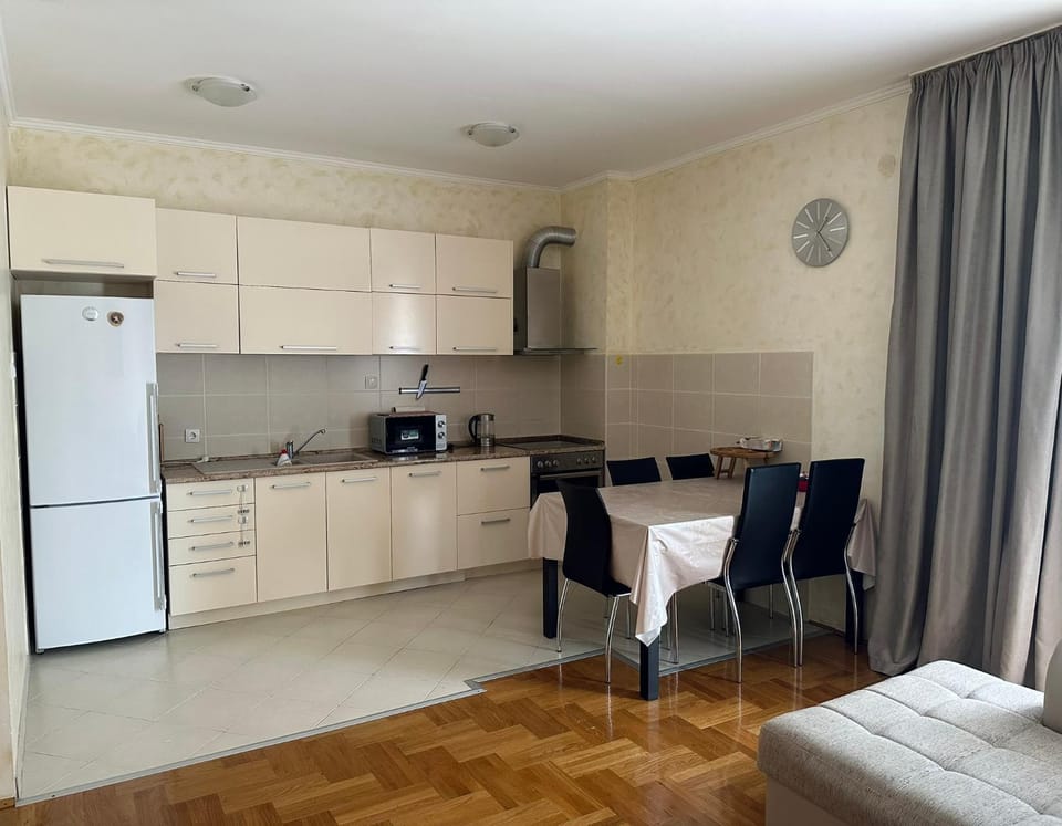 Coffee/tea facilities, Living room, Seating area, Dining area, minibar, oven, stove