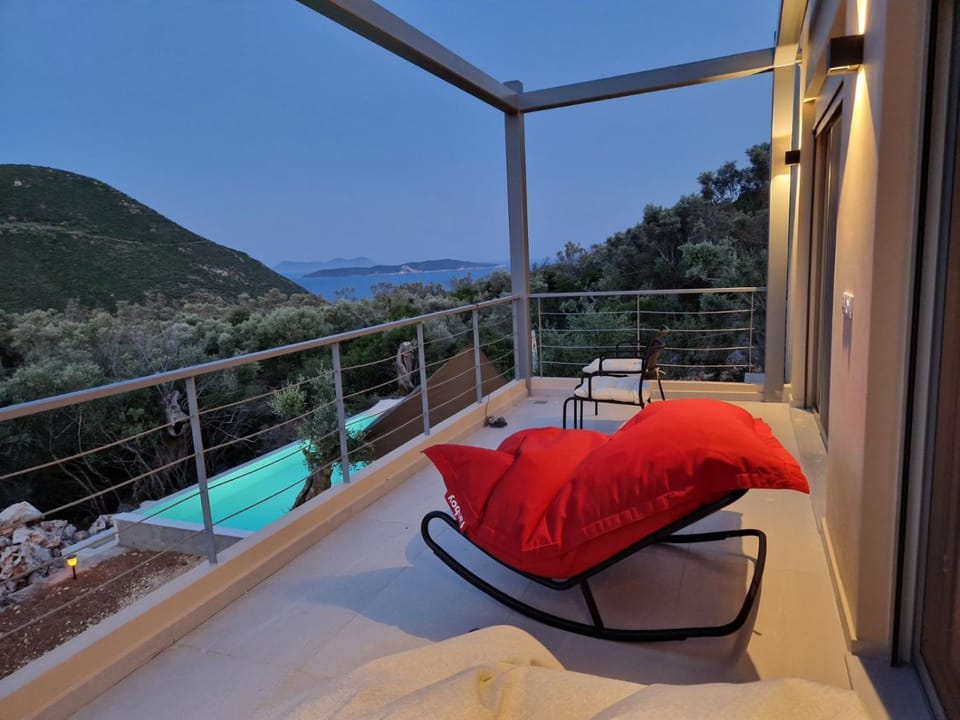 Natural landscape, View (from property/room), Balcony/Terrace, Seating area, Mountain view, Pool view, Sea view, Swimming pool, sunbed