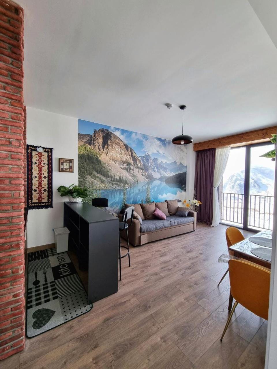 Seating area, Dining area