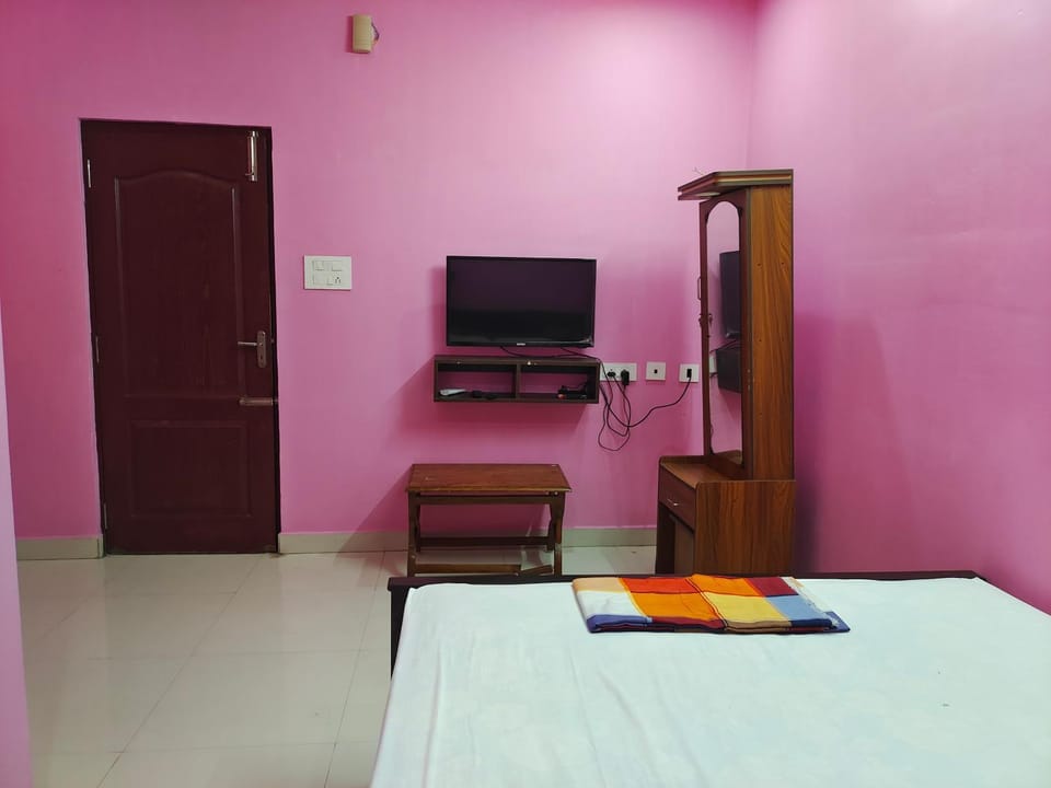 Bed, TV and multimedia, Photo of the whole room, Bedroom, air conditioner