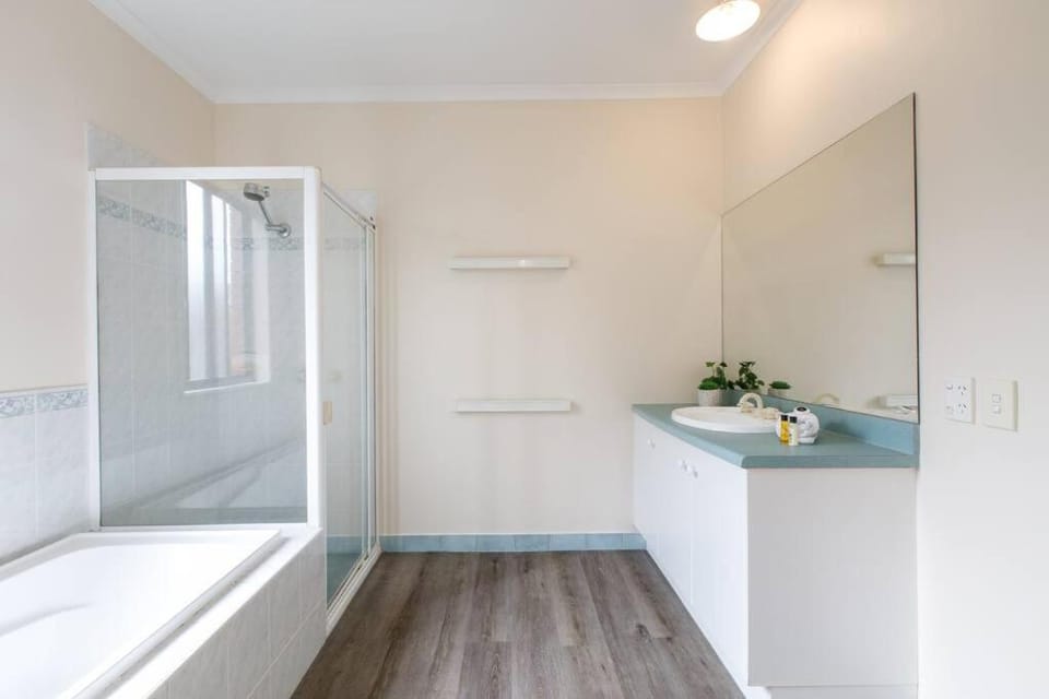 Heart of McKinnon Units by Ready Set Host House in Melbourne