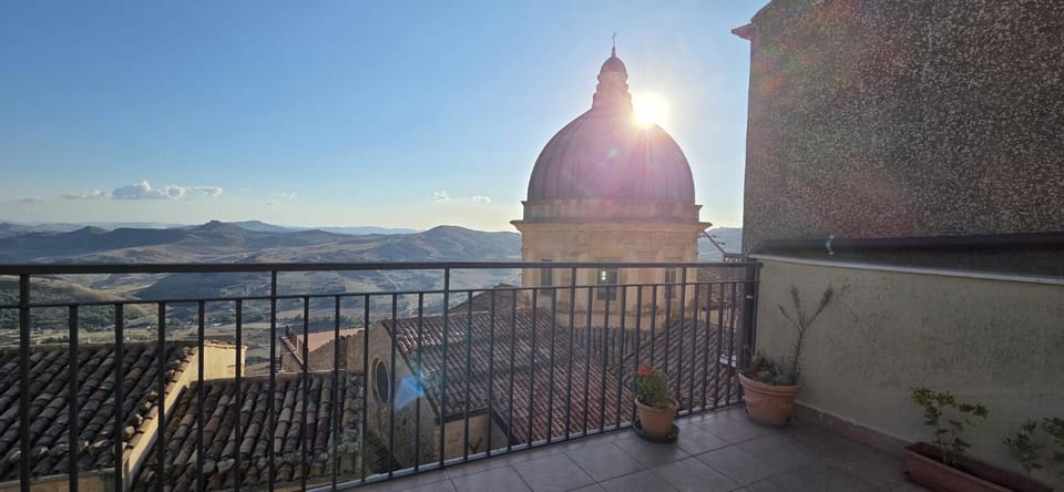 Balcony/Terrace, Mountain view