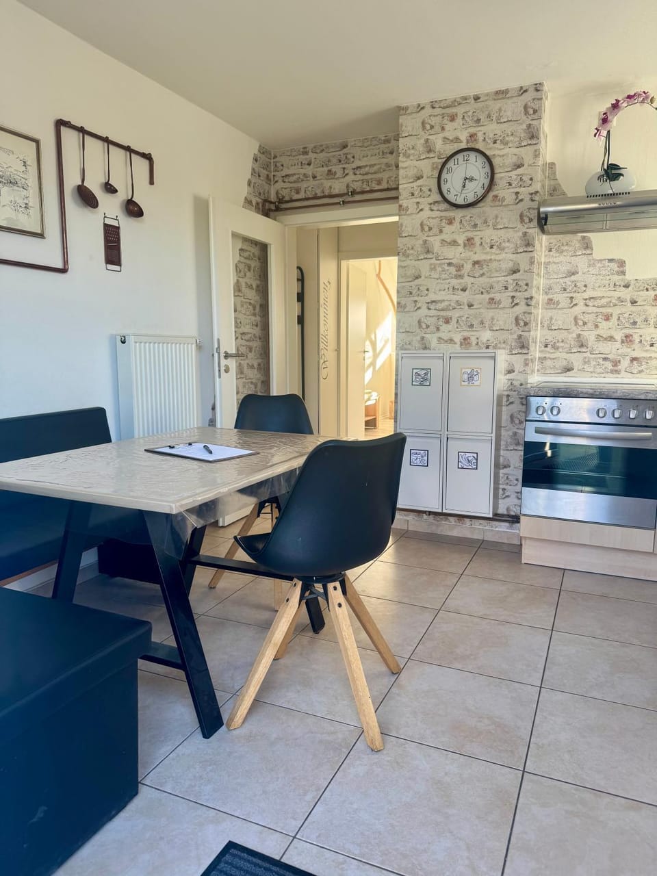Kitchen or kitchenette, Seating area, Dining area