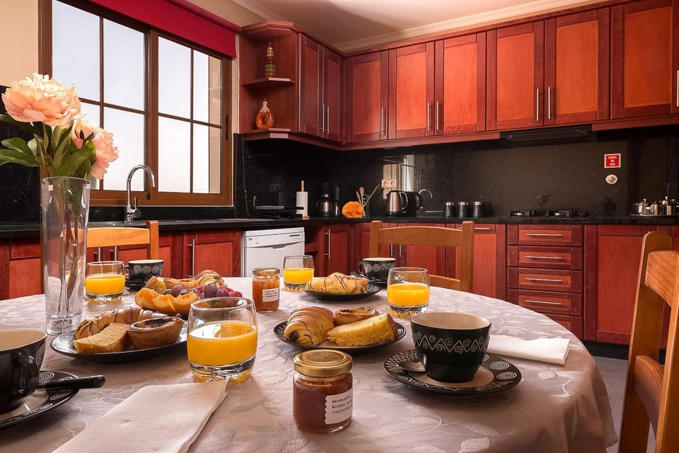 dishwasher, minibar, pet friendly, stove, kitchen