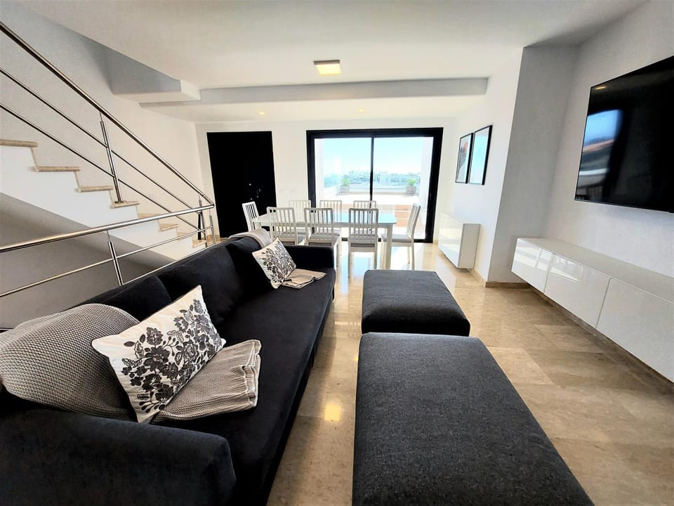 TV and multimedia, Living room, Seating area