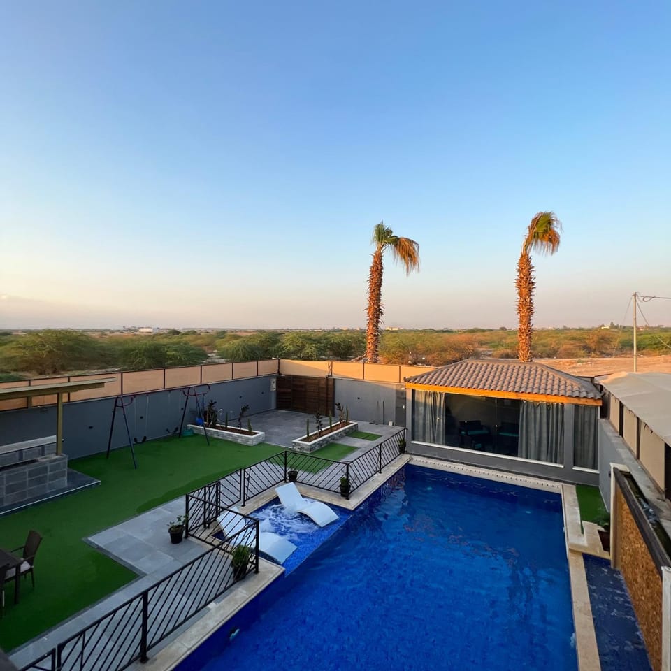 Day, Natural landscape, View (from property/room), Balcony/Terrace, Pool view, Swimming pool, Swimming pool