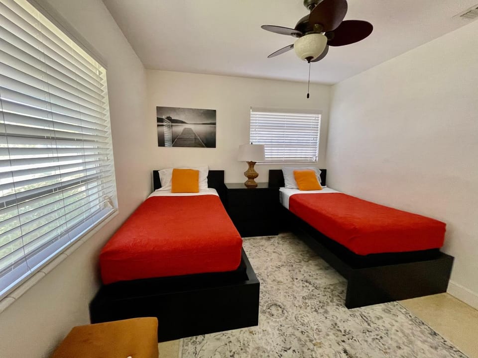 Rowena House 2bd Den 2bth Heated Pool Near Siesta Key House in Gulf Gate Estates