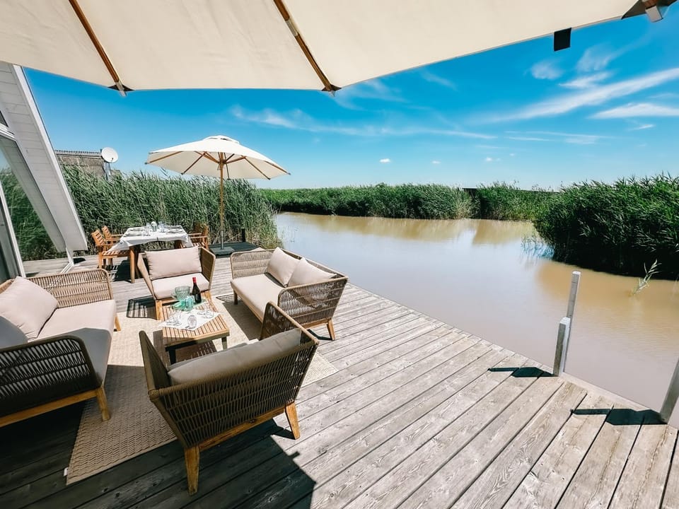 Balcony/Terrace, Seating area, Lake view