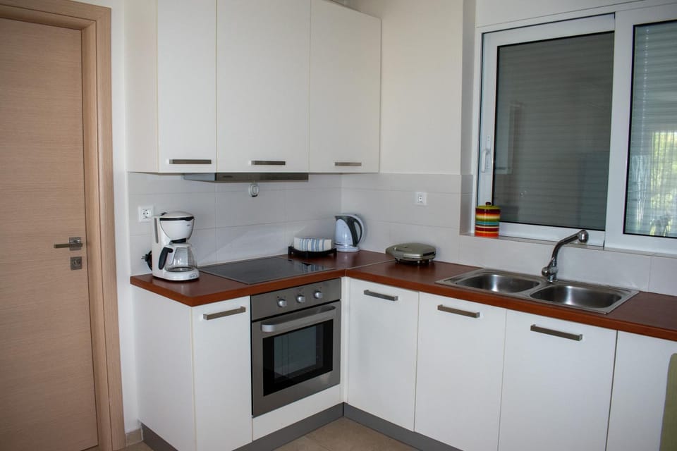 minibar, toaster, kitchen