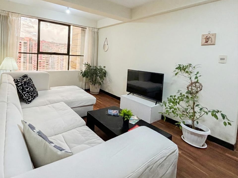 Sky Suites - Fantastic Sopocachi Retreat - City & Illimani Views - Prime Location Apartment in La Paz