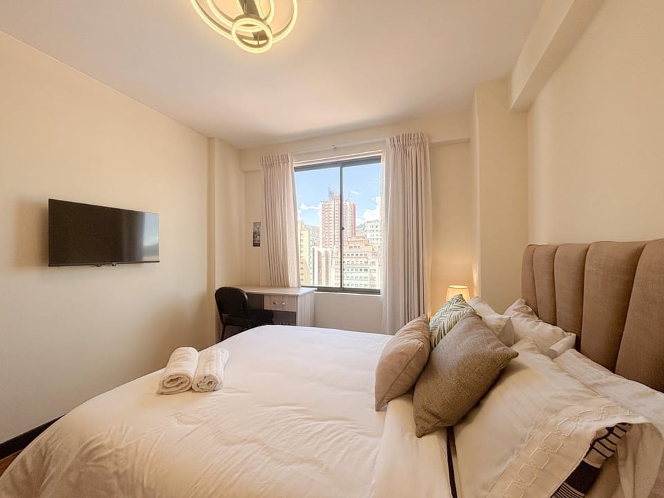 Sky Suites - Fantastic Sopocachi Retreat - City & Illimani Views - Prime Location Apartment in La Paz
